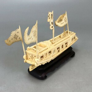 J0500A 「遊船 宝船」 東洋彫刻 細密細工 木台付 置物 縁起物 飾物 時代物 重178gの画像5