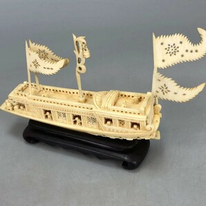J0500A 「遊船 宝船」 東洋彫刻 細密細工 木台付 置物 縁起物 飾物 時代物 重178gの画像6