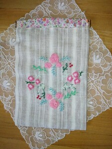 手刺繍＊ハンドメイド＊バネポーチ＊薔薇＊バラ＊ばら＊ローズ＊リネン　メガネサングラスコスメなど