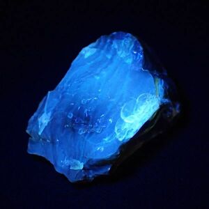 ミャンマー産 バーマイト（琥珀） a 天然石 原石 化石 鉱物 アンバー 蛍光鉱物 パワーストーン 100スタ