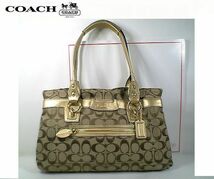 ★美品！★COACH コーチ★とってもゴージャスでお洒落なシャンパンゴールド系シグネチャートートバッグ■COACHチャームプレート付■本物■_画像1