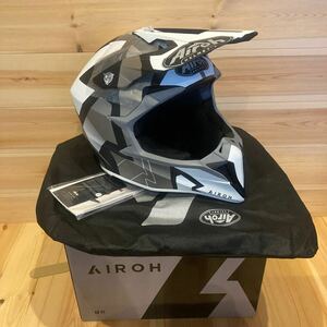 アイロー　airoh ヘルメット　wraap raze モトクロス　エンデューロ　モタード　オフロードヘルメット Airoh ショウエイ Arai 