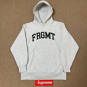 美品 フラグメント ユニバーシティ カレッジロゴ パーカー サイズL アッシュグレー Fragment Design FRGMT 藤原ヒロシ supremeステッカー付の画像1