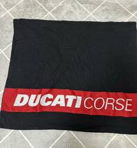 DUCATI CORSE ビックバスタオル　未使用　おまけで未使用マフラー付_画像1