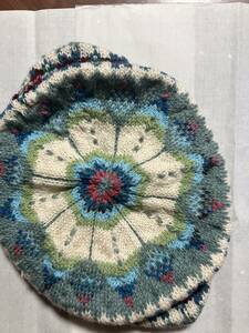手作り:編み込み模様の帽子