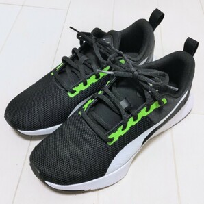 美品 【98％OFF】PUMA プーマ FLYER RUNNER JR スニーカー 黒【軽量】フライヤーランナージュニア グリーンフラッシュ ランニング 23.5cmの画像2