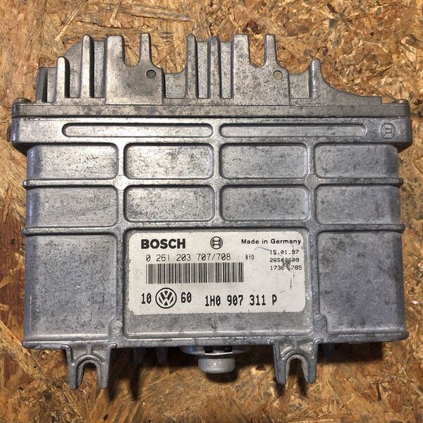 VWゴルフIIIカブリオレ ヴェント エンジンコントロールユニットBosch0-261-203-707 / 708 VW 1H0-907-311P