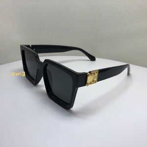 【新品】サングラス【Black & Gold】スクエア