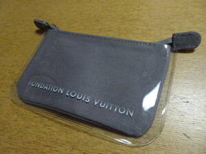 【新品・日本未発売・送料140】 LOUIS VUITTON FONDATION ルイヴィトン美術館 ポーチ ヴィトン　灰