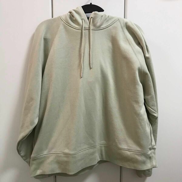 UNIQLO パーカー　中古品