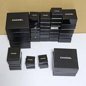 CHANEL 　シャネル　空箱　47個　イヤリング　ブローチ　ネックレス　小物用　おまとめ　セット　箱　空箱　BOX