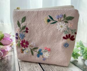 両面刺繍handmade野花の手刺繍 ミニポーチ (ピンクリネン)ハンドメイド コットンリネン　カードケース　プレゼント　花柄刺しゅう