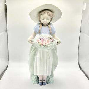 蘇さ(FY1108)　LLADRO 　リヤドロ　リアドロ　フィギュリン 陶器人形 6756　たくさん摘めたよ　中古品　80サイズ