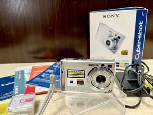 蘇さ(MAY29)　SONY　DSC-W80　デジタルスチルカメラ　充電器　予備バッテリー有　簡易動作確認済　中古品　60サイズ