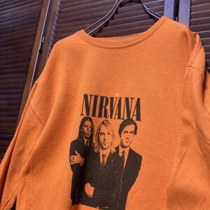 AESQ 1スタ オレンジ バンド スウェット ニルバーナ カートコバーン NIRVANA 90s 00s ビンテージ アメリカ 古着 ベール 卸