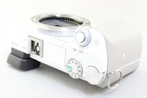 AA (極上美品) SONY ソニー α6100 ホワイト 16-50mm レンズキット ショット数858回 海外モデル・日本語なし 初期不良返品無料_画像3