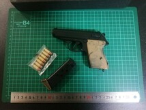 H92　モデルガン CAW ワルサーPPK　エーレンヴァッフェ　ダミーカート　カートリッジ付　インサート銃口封鎖型　動作確認 OK　重さ　405g_画像4