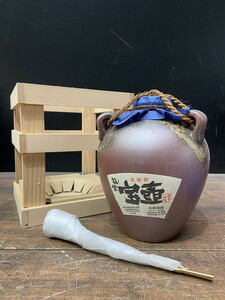 S-196◆1円～◆未開栓 博多焼酎 筑紫宝壺 本格麦焼酎 1.8L 箱付き