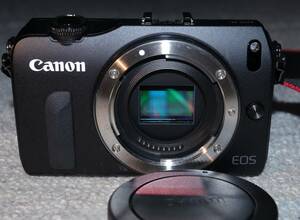 Canon　EOS M　（レンズなし）