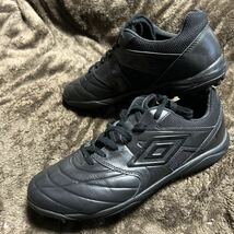 新品未使用！アンブロ　サッカートレーニグシューズ　新作 アクセレイターTR WIDE アンブロ umbro 26.5㎝定価7260円　送料全国520円_画像1