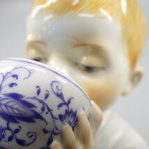 1円～ Meissen マイセン ヘンチェルの子どもシリーズ ブルーオニオンのカップを持つ少年 フィギュリン 246-2555561【O商品】_画像6
