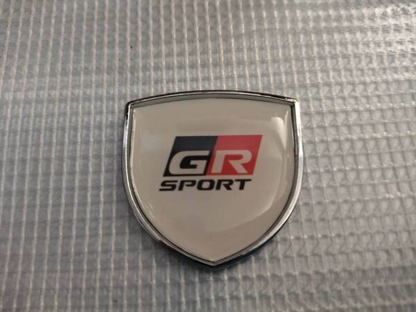 【ゆうパケット送料込】GR SPORT ホームベース型エンブレム ホワイト 縦3.9cm×横3.9cm×厚さ2.5mm トヨタ ガズーレーシング