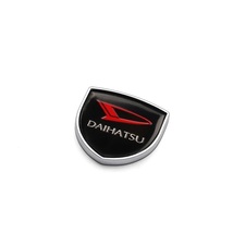 【送料込】DAIHATSU(ダイハツ) ホームベース型エンブレム ブラック 縦3.9cm×横3.9cm×厚さ2.5ｍｍ_画像1