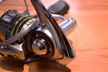 【人気モデル】ダイワ 15 ルビアス 2004H DAIWA LUVIAS スピニングリール アジング メバリング トラウト ライトゲーム KKM_画像3