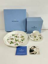 Ｌ133未使用元箱入　WEDGWOOD/ウェッジウッド2点　WILD STRAWBERRY/ワイルドストロベリー　オクタゴナルディッシュ皿＆カップ＆ソーサー_画像1