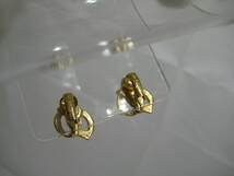 ◆【Christian Dior　クリスチャンディオール】　ロゴ　イヤリング　両耳　金属製　ゴールド系_画像3