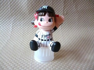 不二家 ペコちゃん 野球 阪神タイガース ペットボトルキャップ フィギュア ユニフォーム