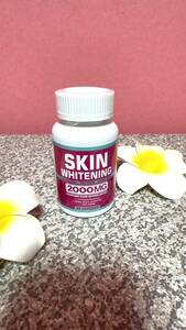 ■究極の美白効果サプリSKIN WHTENING2000mg 定価7800円品　特殊配合のパウダー製法でグルタチオンが腸まで届く1個