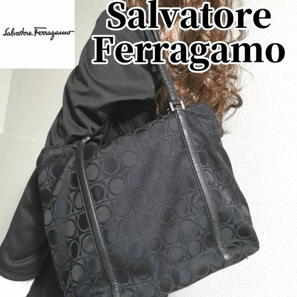 【美品】SalvatoreFerragamo　サルバトーレ　フェラガモ　トートバッグ　 ブラック系　黒　肩掛け　総柄