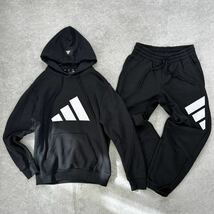 新品未使用 adidas XLサイズ アディダス セットアップ 上下 スウェット デカロゴ パーカー ジョガーパンツ ボトムス ブラック 黒 人気_画像1