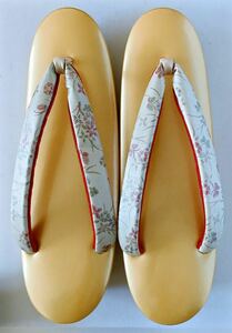 美品 高級品 ブランド 草履 ぞうり 福守 花 蝶 靴 着物 イエロー 日本 草履 和装小物 和装 成人式 結婚式