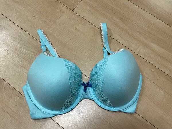 ビクトリアシークレット Body by Victoria レースプッシュアップブラジャー　E70 定価13000円 32DD