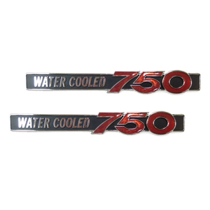 送料185円！SUZUKI(スズキ) GT750 J/K Water cooled 750サイドカバーエンブレム左右セット シルバー&レッド&ブラック 913217MS