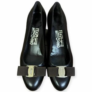 美品 Salvatore Ferragamoフェラガモ イタリア製 VARA レザー リボン パンプス ブラウン 5C