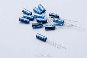 ニチコンKT　50V／10μF　アルミ電解コンデンサ（オーディオ用105℃対応品）　新品12個セットB