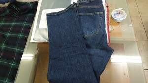 UNIQLO　INDIGO DENUM REGULAR STRAIGHT W32L32