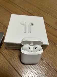 Apple正規店購入品　AirPods ケース、ストラップ付き　エアポッズ　アップル 