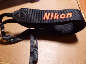 ニコンのフラッグシップのNIKON双眼鏡8x40DCFストラップ貴重品美品