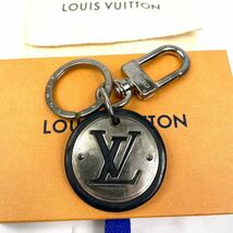 1円 ■美品■ LOUIS VUITTON ルイヴィトン M67362 LVサークル キーホルダー キーリング チャーム メンズ シルバー ブラック 黒 レディース_画像2