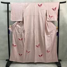 着物　総柄　袷　付下げ　正絹　春夏秋冬　ピンク色　綸子　蝶　しつけ糸つき　着丈160cm 裄丈62cm 0321-03y_画像1