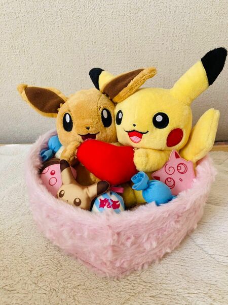 ポケモン バレンタイン ホワイトデー　ピカチュウ&イーブイ ぬいぐるみ　ハート　シーズン　冬　2018年　完売人気商品　希少