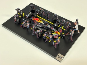 TSM ミニGT 1/64 オラクル レッドブルレーシング RB18 F1 2022 アブダビGP ウィナー #1 M.フェルスタッペン ピットクルーセット