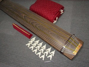  beautiful goods 17 string koto average . blinds sudare carving total length 213cm white Zojirushi koto pillar attaching 10 7 string 17. 10 7 .. traditional Japanese musical instrument CD25-7744[GGH]