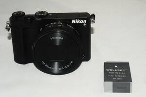 大人気 Nikon ニコン Nikon1 J5 ミラーレス一眼 10-30mm F3.5-5.6VR 18.5mm F1:8 レンズキット　06552