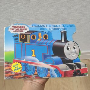 きかんしゃトーマス 英語 絵本　THOMAS THE TANK ENGINES HIDDEN SURPRISES