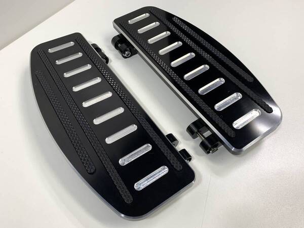 ハーレー ツーリング フロント ステップボード KIT 1ペアセット コントラストカット CNCアルミ加工 ペグ フッド ソフテイル ローキン